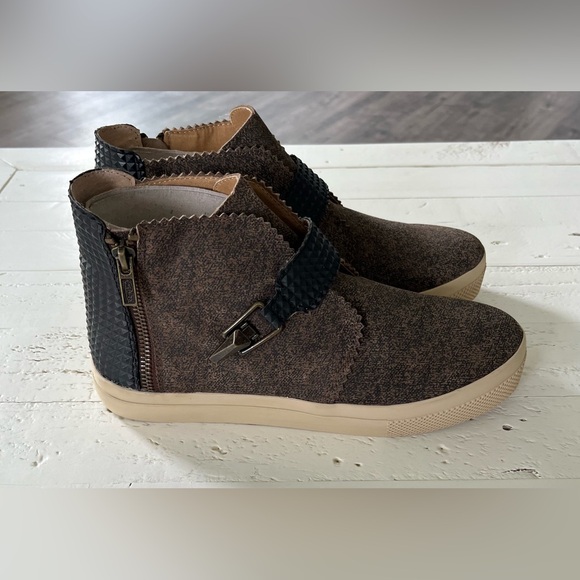 Von Dutch Adriana Vintage Grunge Punk Casual Sneakers Women's 8.5M New - Picture 2 of 8